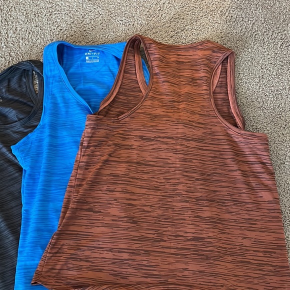 Bundle of 3 Nike racerback Dri-Fit tanks - Picture 5 of 5